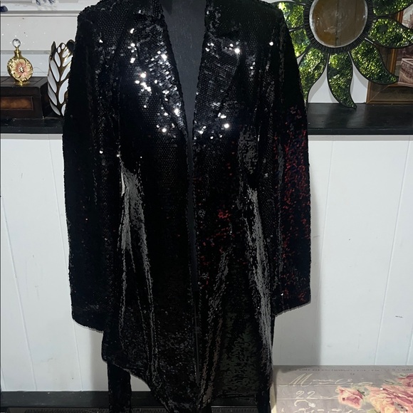 VENUS Shimmering Black Sequin Blazer - Picture 6 of 8